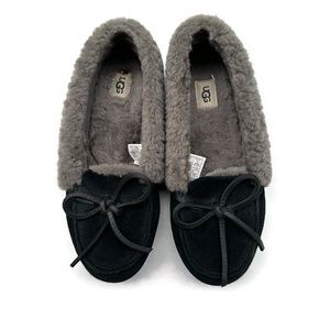 Women’s UGG Shearling Slippers Size 6